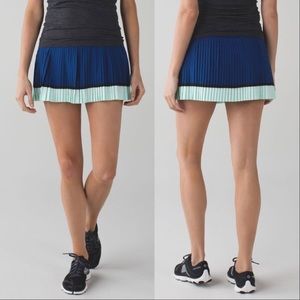 Lululemon pleat to the street skirt